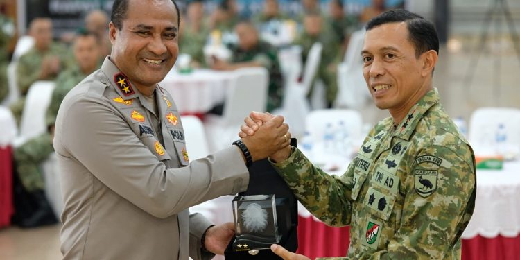Kapolda Papua Barat Hadiri Rapim Kodam XVIII/Kasuari, Perkuat Sinergitas TNI-Polri untuk Stabilitas Wilayah