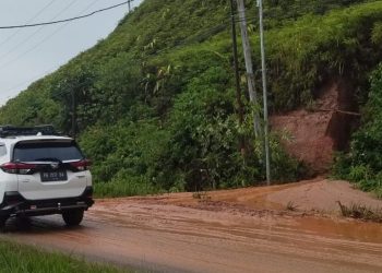 Reservoir Proyek BWS Papua Barat Diduga Bocor, Warga Bintuni Khawatir Longsor dan Potensi Lakalantas