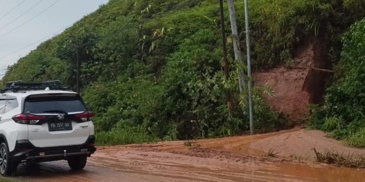 Reservoir Proyek BWS Papua Barat Diduga Bocor, Warga Bintuni Khawatir Longsor dan Potensi Lakalantas