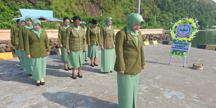 HUT Ke-80, Persit Kartika Chandra Kirana Kodim 1808/ Mansel Gelar Ziarah Laut