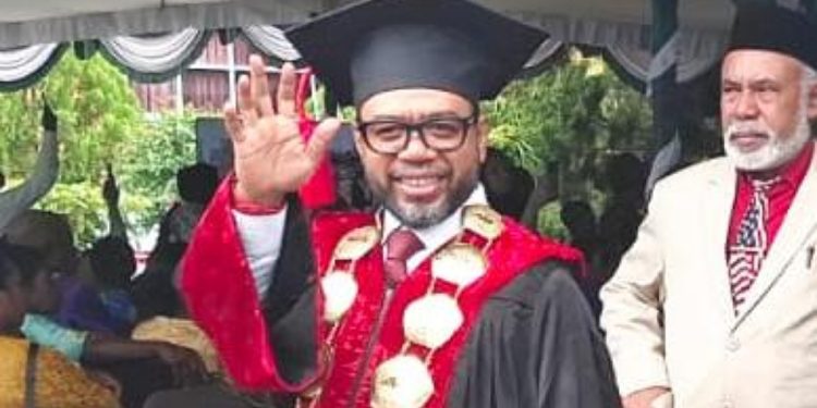 Ketua STIH Manokwari Dorong Alumni Tak Bergantung pada Peluang PNS