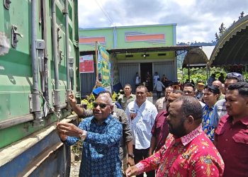 Bupati Bernard Soroti Illegal Logging, Minta Perbaikan Jalan