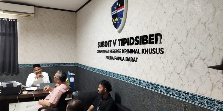 Data Pribadi Disebar, Tim Hukum Filep Wamafma Sambangi Ditreskrimsus Polda Papua Barat