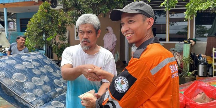 Baznas Papua Barat Distribusikan Makanan Siap Saji kepada Korban Banjir
