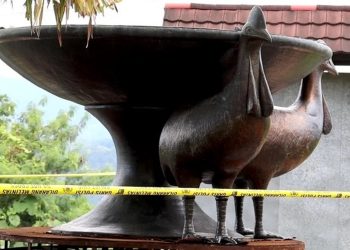 Gubernur Papua Barat Soroti Kinerja Satpol Pascapencurian Dua Patung