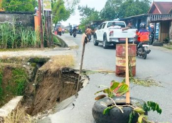 Curah Hujan Tinggi, Badan Jalan di Wosi Lembah Longsor