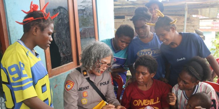 Pulihkan Psikis Warga, Polda PBD Gelar Trauma Healing di Tambrauw