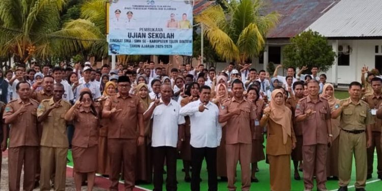 Buka Ujian Sekolah SMA/SMK, Kadis Pendidikan Teluk Bintuni Ingatkan Anak Didik Jaga Integritas