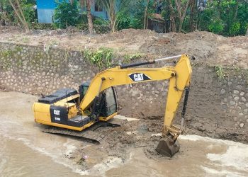Pemkab Manokwari  mulai Menormalisasi Kali Wosi
