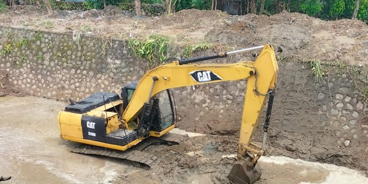 Pemkab Manokwari mulai Menormalisasi Kali Wosi