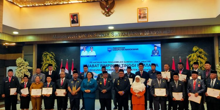 Ini Sejumlah Pejabat Pemkab Manokwari yang Diambil Sumpah dan Janjinya