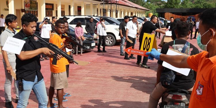 Rekonstruksi Kasus Pembunuhan di Tambrauw, Tersangka Peragakan 17 Adegan