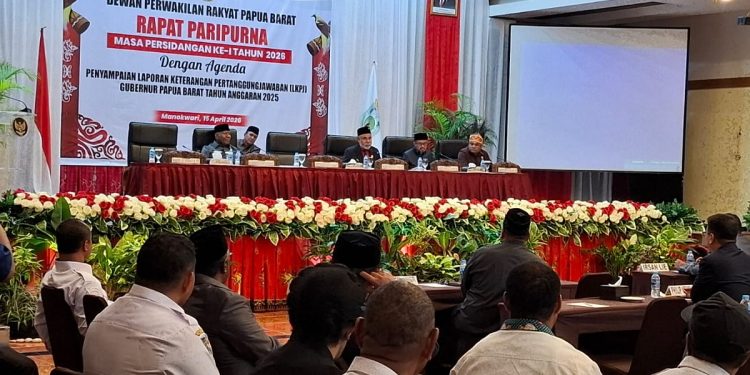 Sampaikan LKPj di DPR, Gubernur Ungkap Realisasi PAD Papua Barat 2025 Capai 92,93 Persen