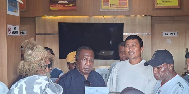 Dituduh Bekingi BBM Ilegal, Roberth Wanma Lapor HK ke Polisi