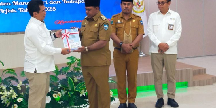 Bupati Hermus Serahkan LKPD 2025, BPK Ingatkan Manokwari Kejar Target Tindak Lanjut Rekomendasi