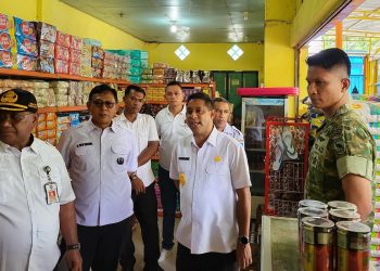Antisipasi Kenaikan Harga BBM, Bupati Teluk Bintuni Sidak ke Pasar dan Gudang Distributor