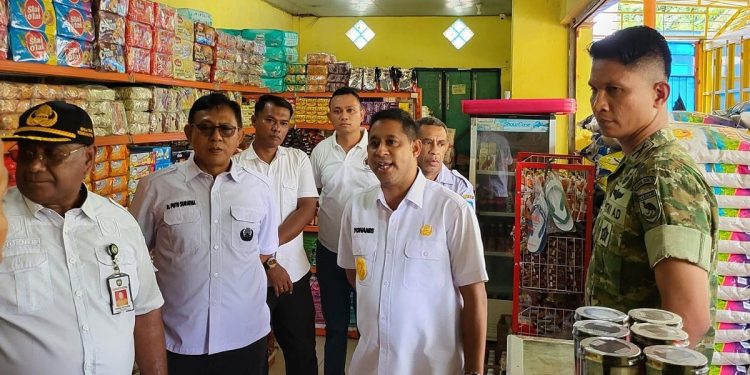 Antisipasi Kenaikan Harga BBM, Bupati Teluk Bintuni Sidak ke Pasar dan Gudang Distributor