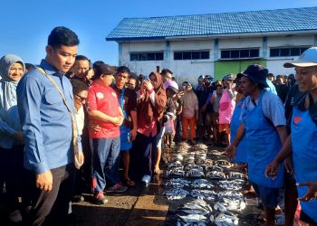 Wapres Gibran Blusukan ke Pasar Jembatan Puri