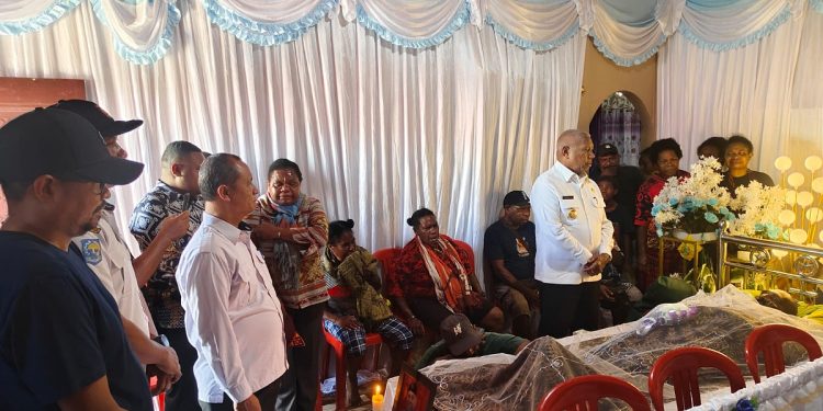 Gubernur Sampaikan Duka Cita Atas Berpulangnya Anggota DPR-PB Yurthinus Mandacan