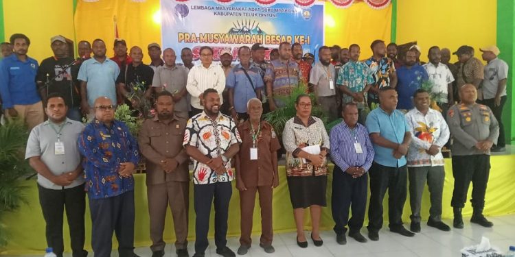 Pemkab Teluk Bintuni Dukung Pra Mubes Suku Moskona