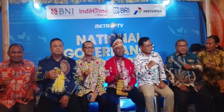 Gubernur Papua Barat Terima Penghargaan National Governance Awards 2026