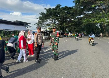 Peringati Hari Kartini dan Hardiknas, Ratusan Siswa dan Wali Murid di Manimeri Gelar Jalan Santai