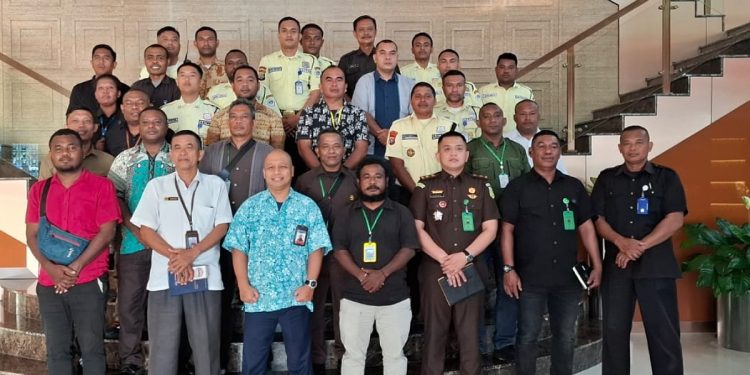 KPw BI Papua Barat Bekali Satpam Teknik Tangani Massa di Era Jurnalisme Warga