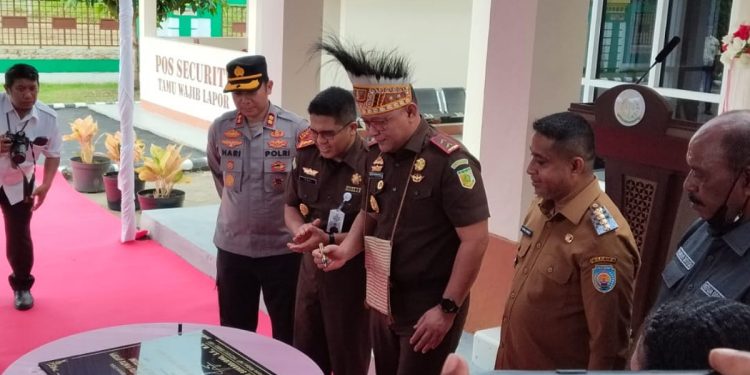 Kejati Papua Barat Resmikan Gedung PTSP Kejari Teluk Bintuni