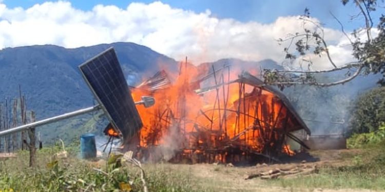 2 Rumah Dilahap ‘Si Jago Merah’ Pemilik Rumah Hanya Keluar dengan Pakaian di Badan