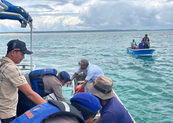 Tim SAR Satpolairud Evakuasi Nelayan Hilang Kontak di Perairan Matan