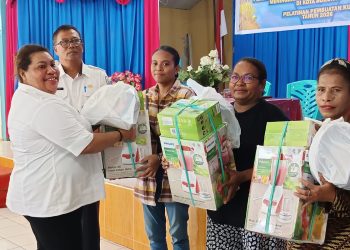 Dinas Pemberdayaan Masyarakat Kota Sorong Bekali Mama Papua Membuat Kue