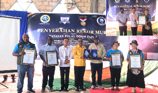 Pecahkan MURI, Anak-Anak Pulau Doom Harumkan Kota Sorong Lewat English Training Center