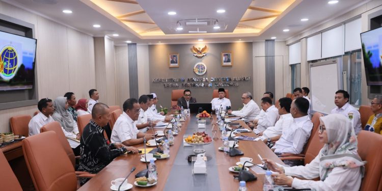 Rakor Bersama para Kepala Daerah di Kalsel, Menteri Nusron: Penentuan Lokasi LP2B Menjadi Kewenangan Daerah