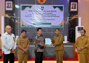 Bupati Manibuy Buka Entry Meeting Pemeriksaan LKPD 2025, Harapkan Raih Opini WTP