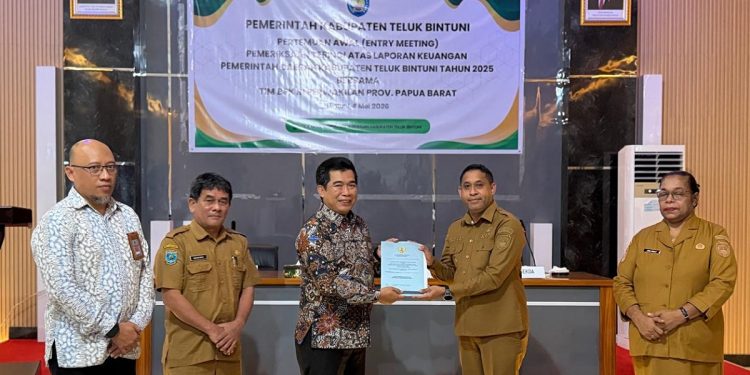 Bupati Manibuy Buka Entry Meeting Pemeriksaan LKPD 2025, Harapkan Raih Opini WTP