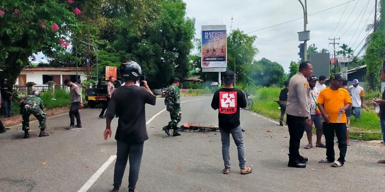 Buntut Program MBG, Sekelompok Pemuda Palang Jalan Swapen Perkebunan