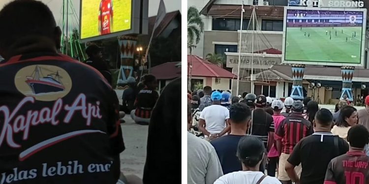 Dukung Persipura Rebut Tiket Super League 2026, Ribuan Warga Sorong Nobar di Halaman Kantor Wali Kota