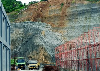 DLHP Sebut Pengerukan Gunung di Jalan Esau Sesa Kantongi Izin
