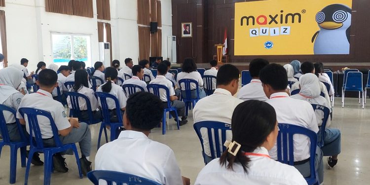 Pertama di Tanah Papua, Puluhan Siswa SMA/SMK Ramaikan Maxim Kuis Cerdas Cermat di Sorong
