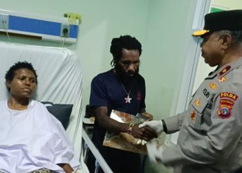 Kapolda Papua Tengah Jenguk Korban Penembakan di RSMM Timika