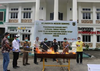 Kejari Sorong Musnahkan Barang Bukti Puluhan Perkara, Cegah Penumpukan dan Penyalahgunaan
