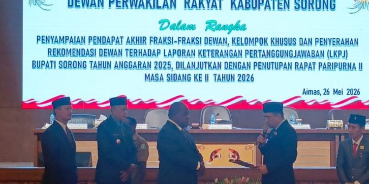 DPRK Sorong Serahkan Rekomendasi LKPJ 2025, Tekankan Transparansi dan Penguatan PAD