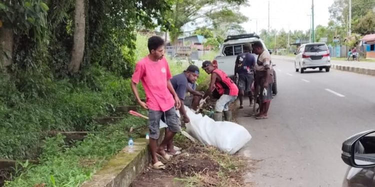 Sambut Kunjungan Mendikdasmen dan HUT ke-23, Dinas PUPR Teluk Bintuni Benahi Wajah Kota