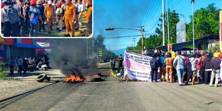 Kesekian Kalinya, Pencaker Manokwari Palang Jalan Tuntut Janji Tambahan Kuota CPNS 2021