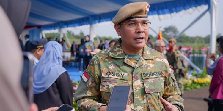 Penutupan Latsarmil Komcad Gelombang I 2026, Wamen Ossy Sebut Latsarmil Perkuat Karakter dan Integritas ASN