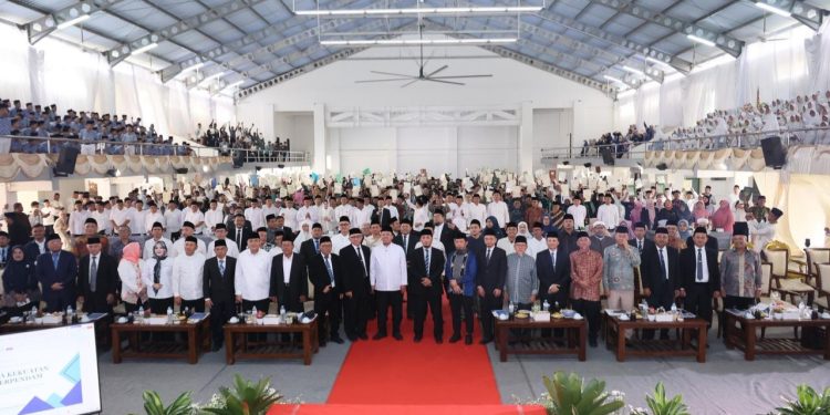 Serahkan Lebih dari 1.000 Sertipikat Tanah Wakaf dalam ICOP 2026, Menteri Nusron Minta Penerima Jadi Pionir Percepatan