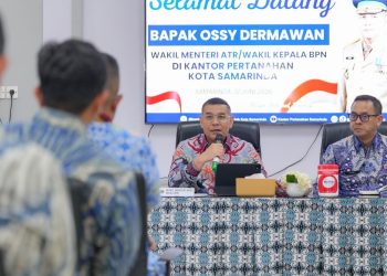 Berikan Pengarahan di Kantah Kota Samarinda, Wamen Ossy: ATR/BPN Harus Jadi Solusi Atas Pembangunan di Kalimantan Timur