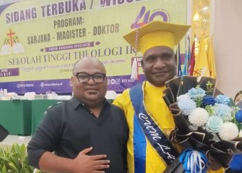 Lulus Program Doktor, Paulus Simonda Apresiasi Bupati Pegaf yang Meraih Predikat Cumlaude