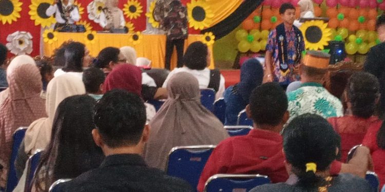 Lulus 100 Persen, Siswa Kelas IX SMP Negeri Terpadu Bintuni Dilepas