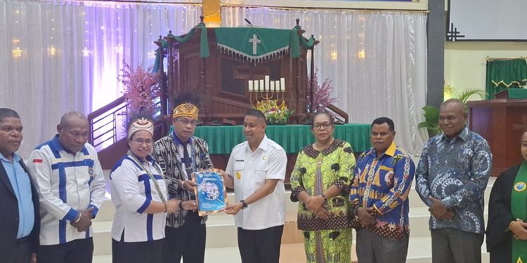 Bupati Ajak Generasi Muda Kristiani Adaptif Hadapi Zaman
